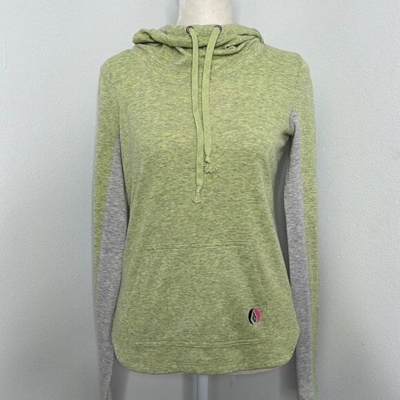 Volcom Pullover hooded shirt.  Drawstring hood.  Like new.  Size small. - Picture 1 of 6